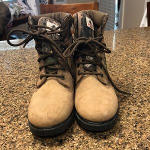 Winchester junior hunting boots boys size 3 medium